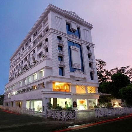 Hotel Airlink Castle Nedumbassery Esterno foto