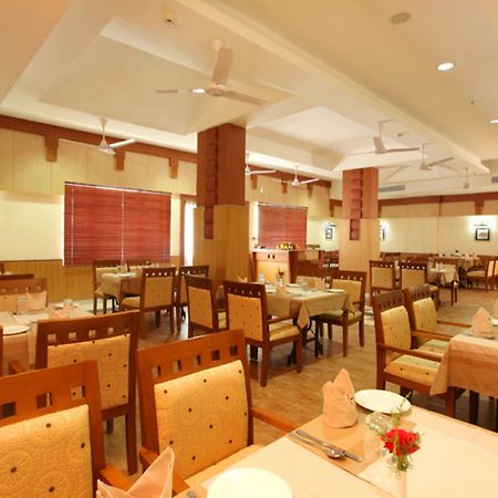 Hotel Airlink Castle Nedumbassery Esterno foto