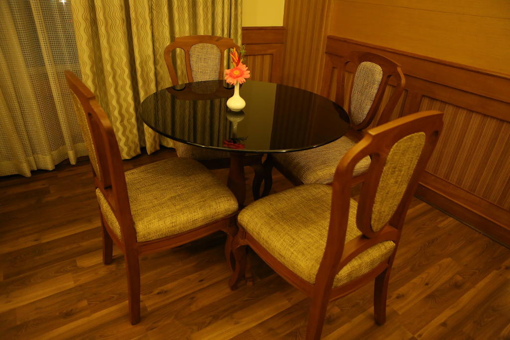 Hotel Airlink Castle Nedumbassery Esterno foto