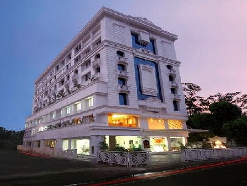 Hotel Airlink Castle Nedumbassery Esterno foto