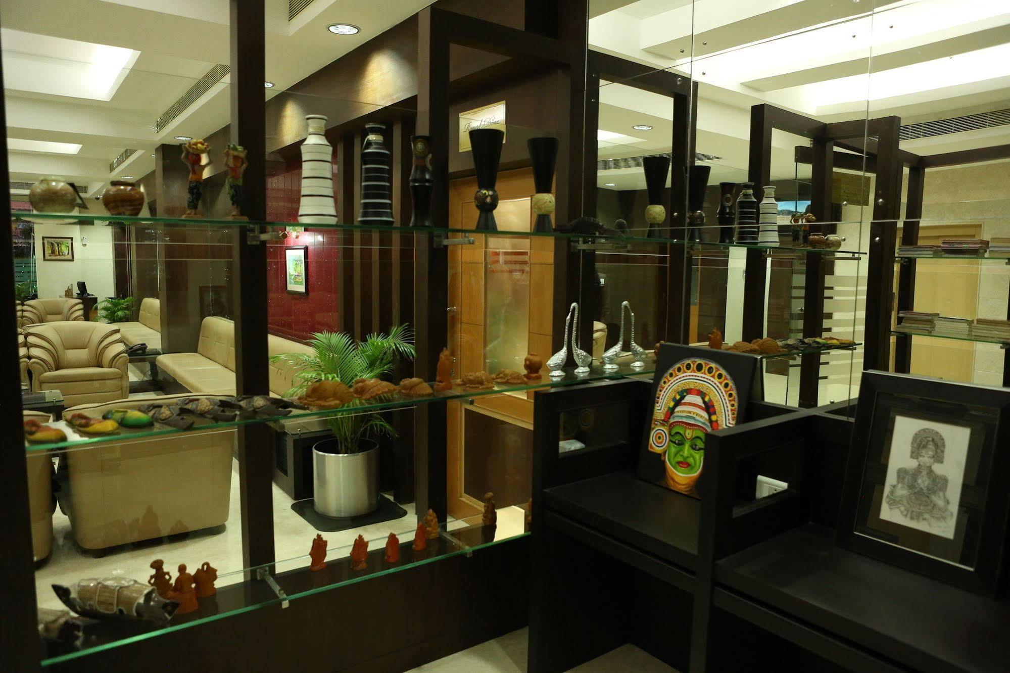 Hotel Airlink Castle Nedumbassery Esterno foto