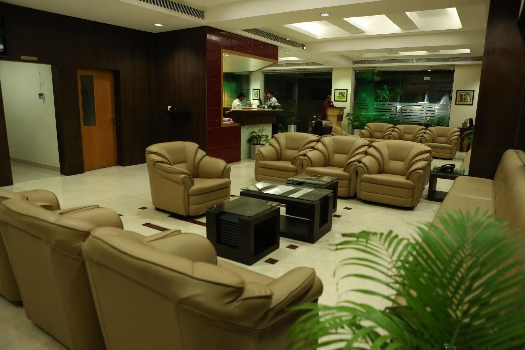 Hotel Airlink Castle Nedumbassery Esterno foto