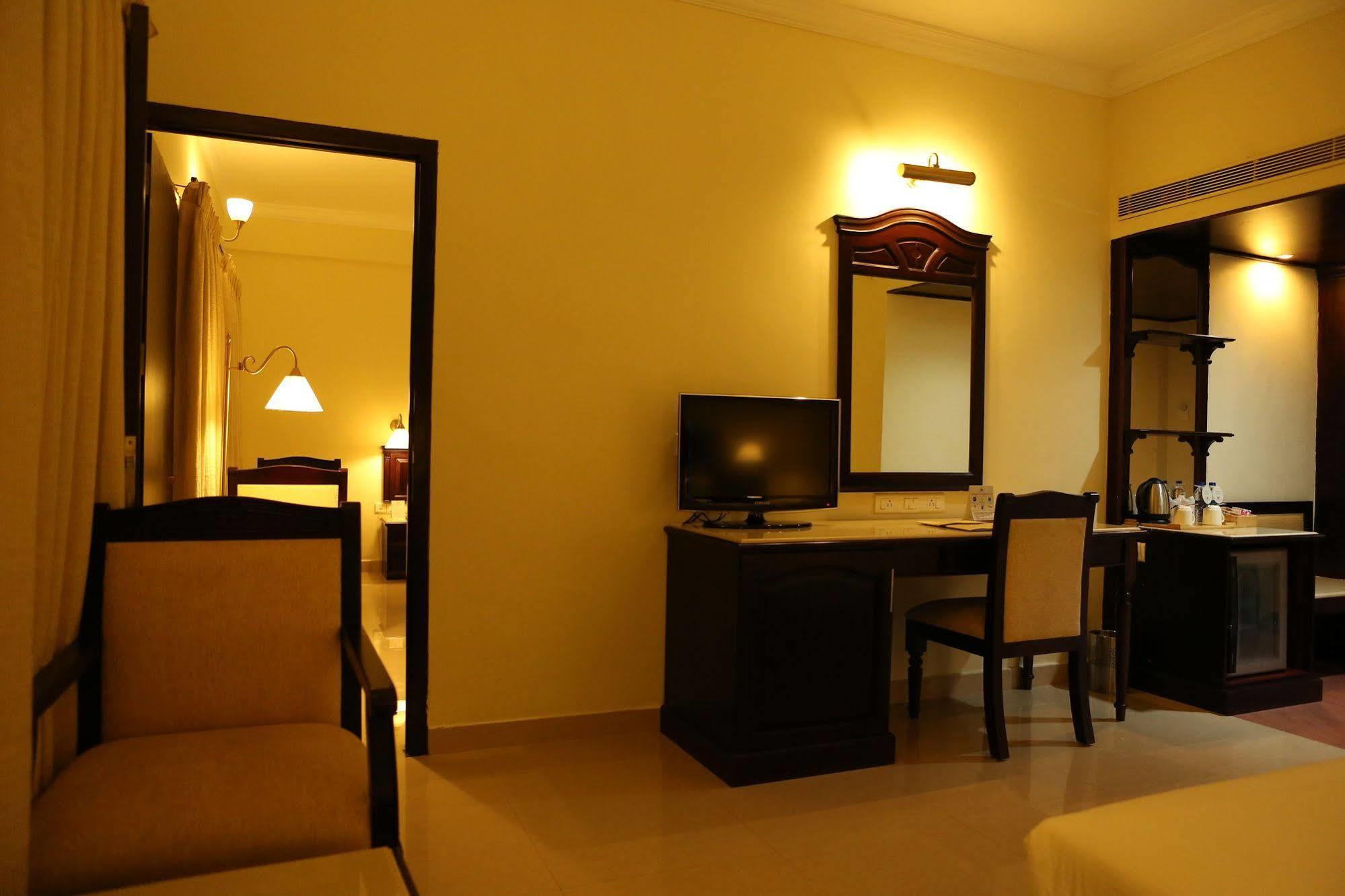 Hotel Airlink Castle Nedumbassery Esterno foto