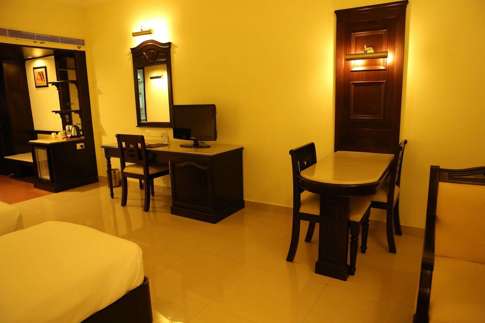 Hotel Airlink Castle Nedumbassery Esterno foto