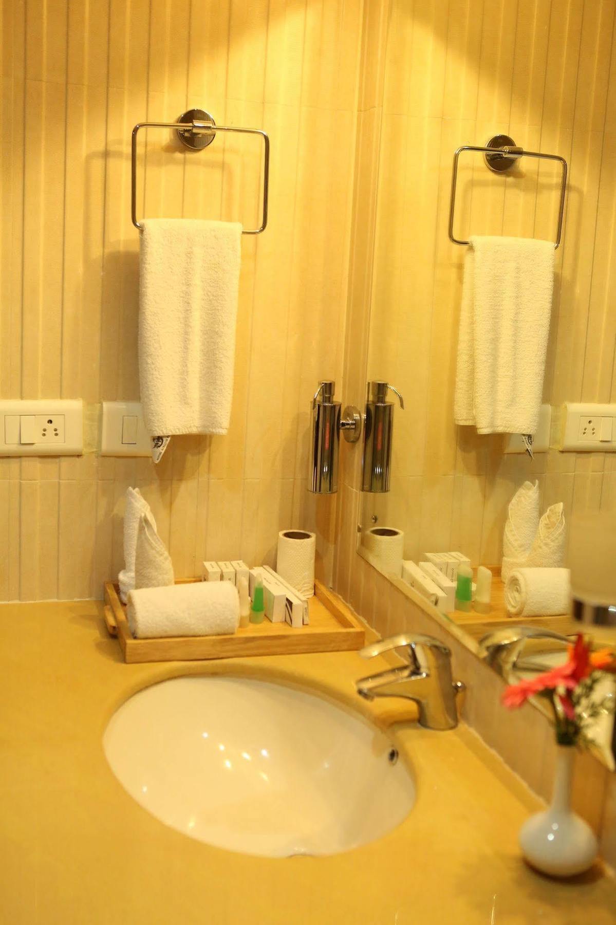 Hotel Airlink Castle Nedumbassery Esterno foto