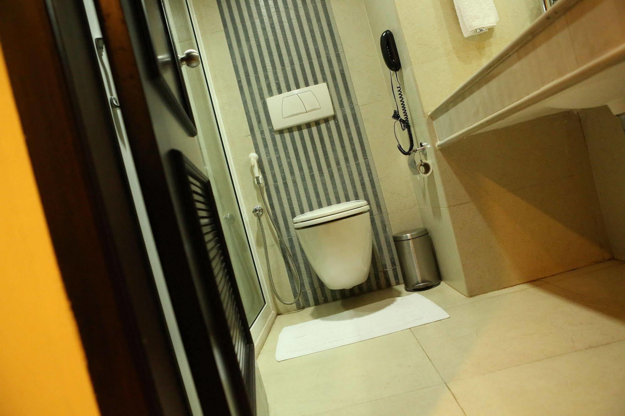 Hotel Airlink Castle Nedumbassery Esterno foto