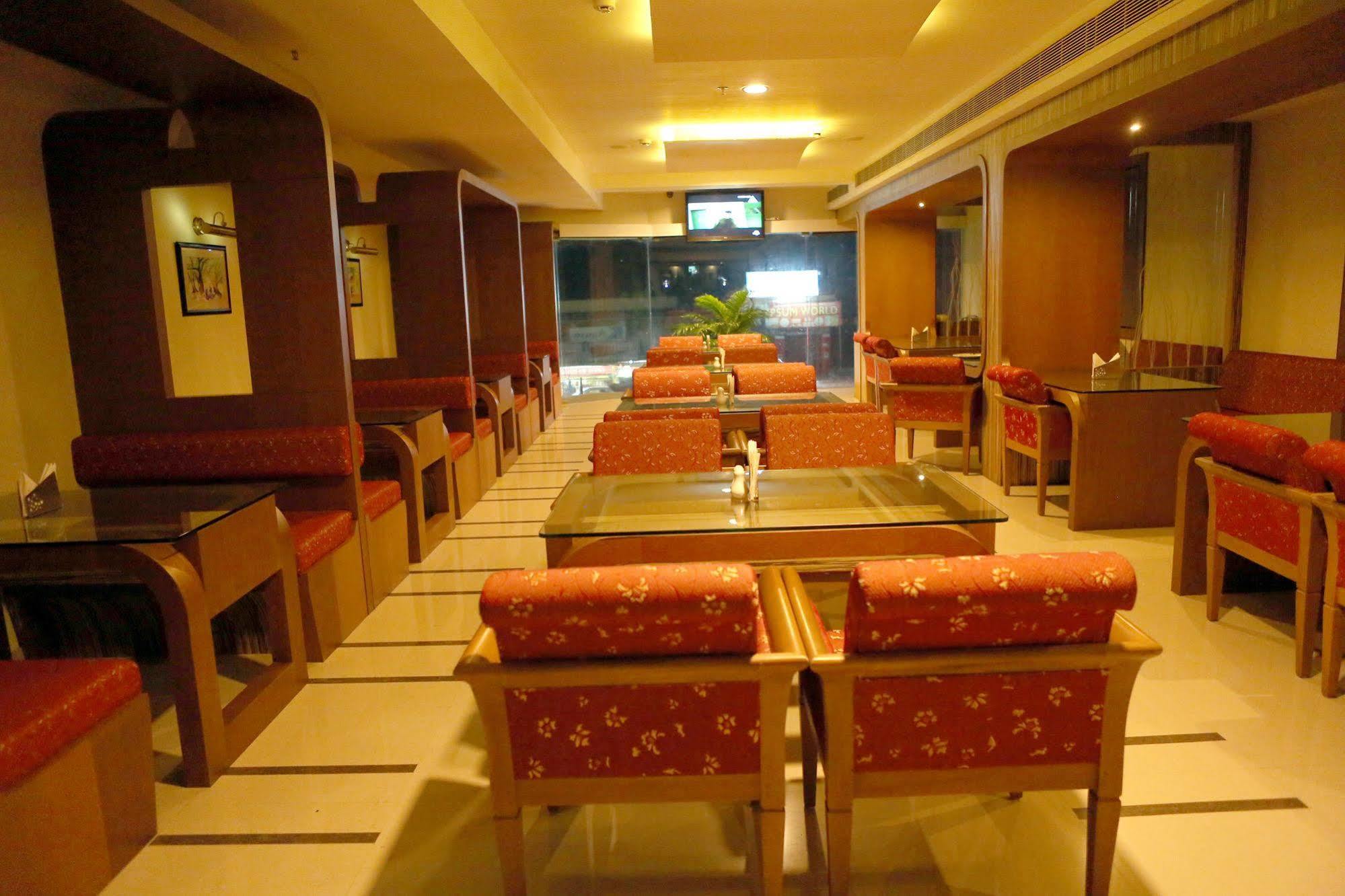 Hotel Airlink Castle Nedumbassery Esterno foto