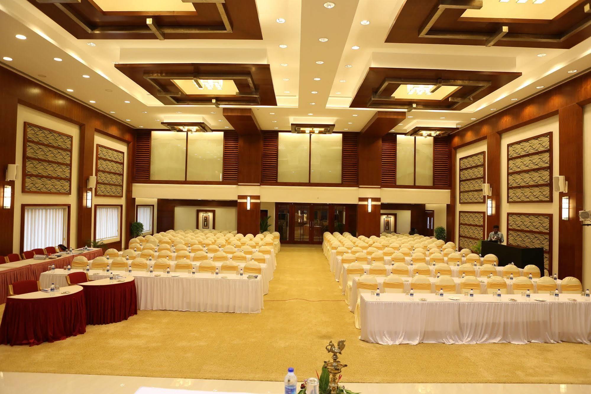 Hotel Airlink Castle Nedumbassery Esterno foto