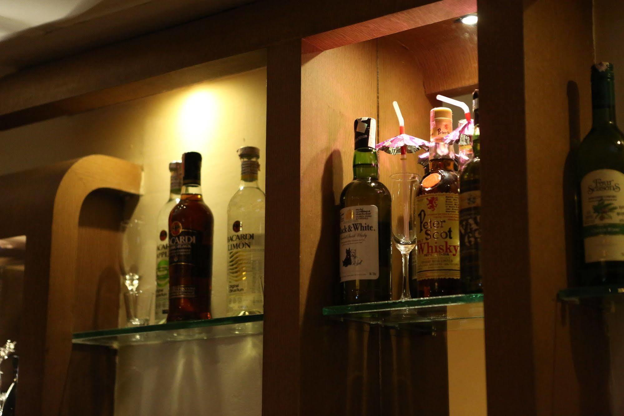 Hotel Airlink Castle Nedumbassery Esterno foto