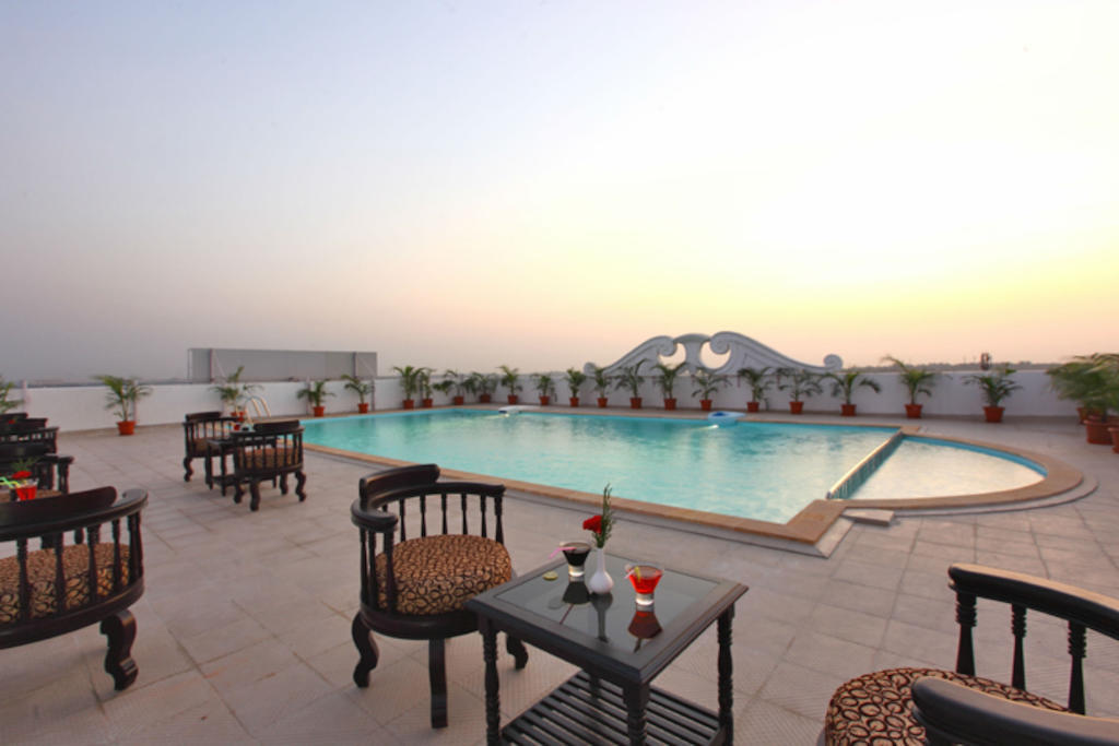 Hotel Airlink Castle Nedumbassery Esterno foto